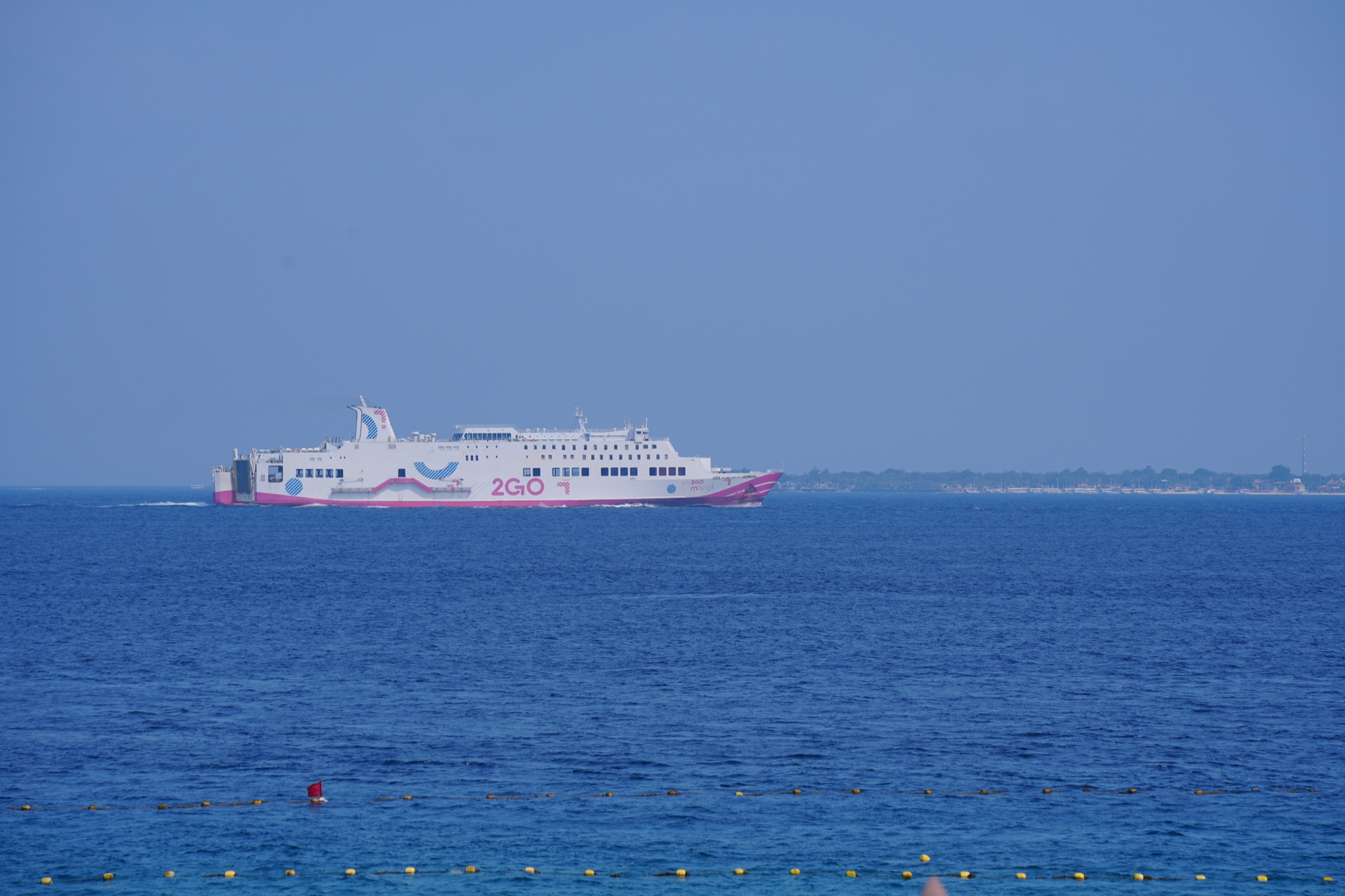 宿务海面上的渡轮